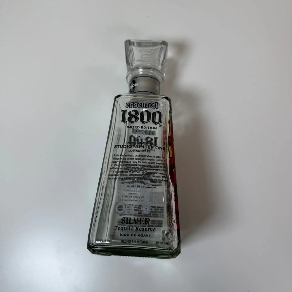 1800 Essential Silver Tequila Bottle Limited Edition Studio Glass Decanter‎